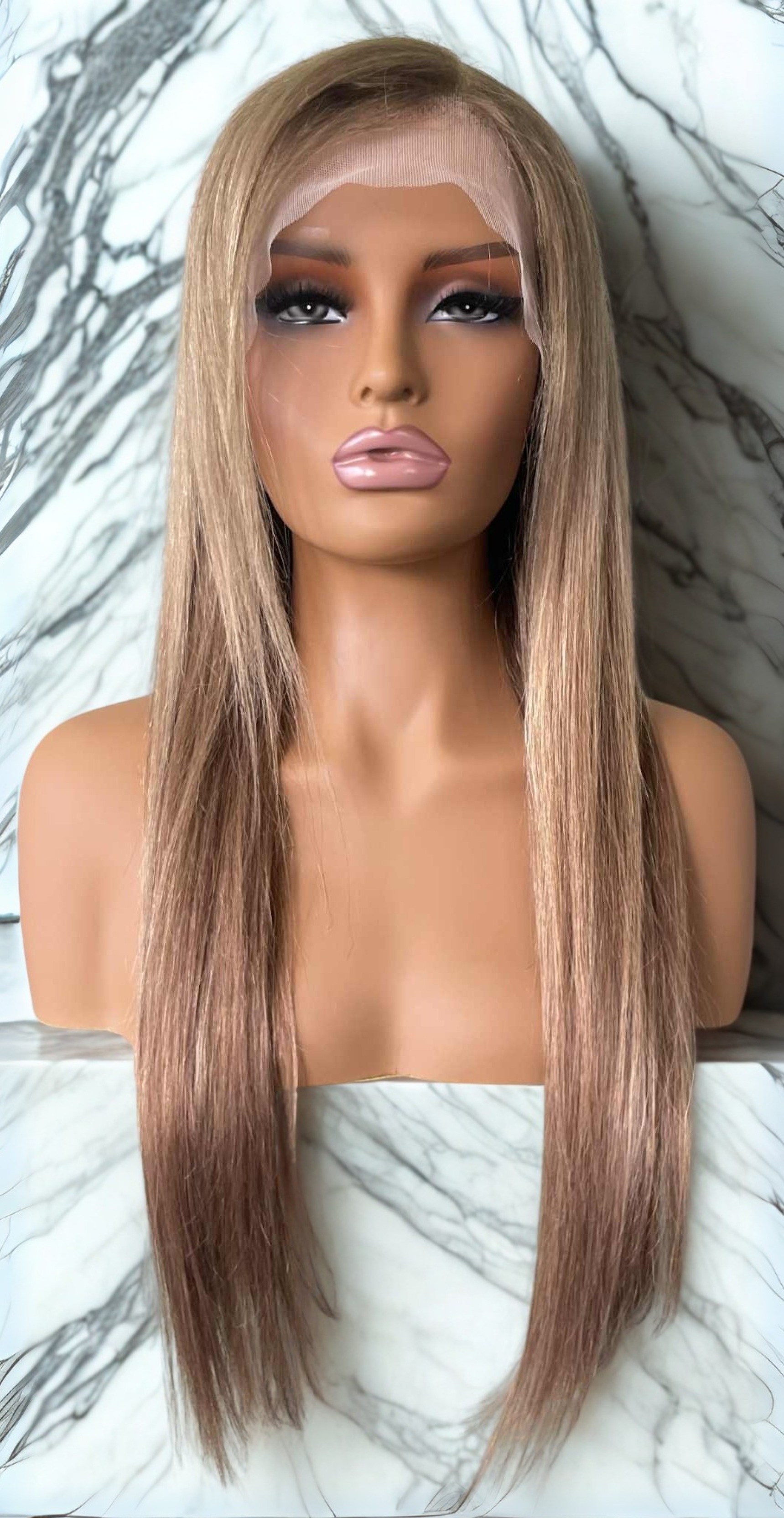 "Perruque blonde longue MARIYA - Vue de face avec lace frontal 13x4"